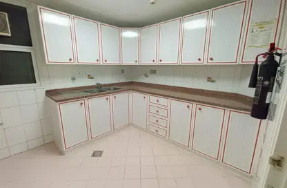 Apartment - 2 Bedrooms - 2 Bathrooms for rent in Emirates Tower - Hamdan Street - Abu Dhabi