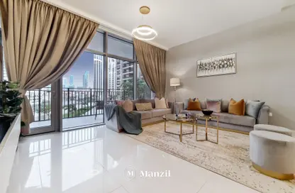 Living Room image for: Apartment - 3 Bedrooms - 3 Bathrooms for rent in Boulevard Crescent 1 - BLVD Crescent - Downtown Dubai - Dubai, Image 1