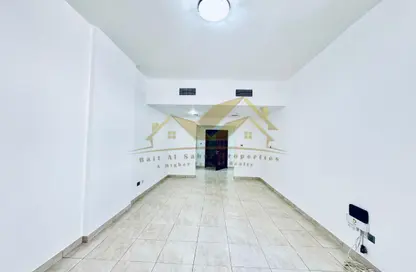 Apartment - 2 Bedrooms - 3 Bathrooms for rent in Al Karama Sqaure - Al Karama - Dubai