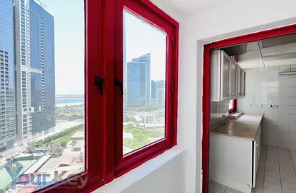 شقة - 2 غرف نوم - 3 حمامات للايجار في شارع الكورنيش - أبوظبي