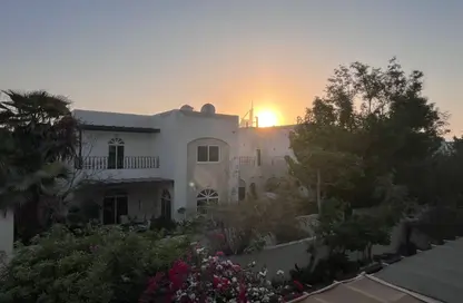 Villa - 4 Bedrooms - 5 Bathrooms for rent in Umm Suqeim 2 Villas - Umm Suqeim 2 - Umm Suqeim - Dubai