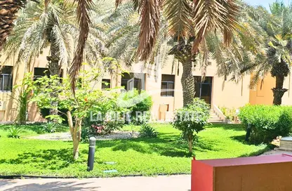 فيلا - 4 غرف نوم - 4 حمامات للايجار في شارع الخليج العربي - البطين - أبوظبي