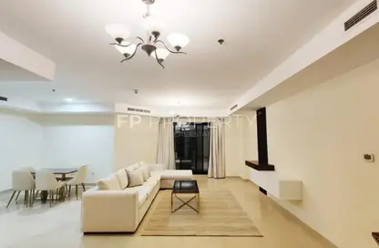 شقة - 2 غرف نوم - 4 حمامات للايجار في أبراج رياح - القرية التراثية - دبي