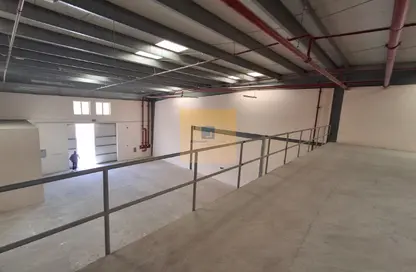 مستودع - استوديو - 1 حمام للايجار في مدينة الإمارات الصناعية - الشارقة
