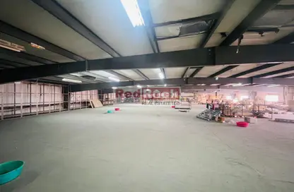 Warehouse - Studio - 3 Bathrooms for rent in RAS - Umm Ramool - Dubai