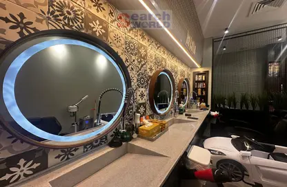 Shop - Studio for rent in Hamdan Street - Abu Dhabi