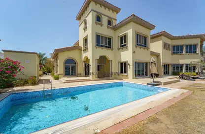 Villa - 5 Bedrooms - 6 Bathrooms for rent in Signature Villas Frond E - Signature Villas - Palm Jumeirah - Dubai