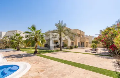 Villa - 6 Bedrooms - 5 Bathrooms for rent in Meadows 2 - Meadows - Dubai