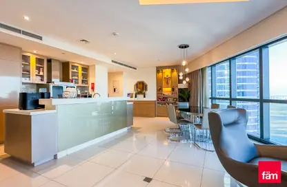 صورة لـ مطبخ شقة - 3 غرف نوم - 3 حمامات للبيع في تاور A - داماك تاورز من باراماونت - الخليج التجاري - دبي ، صورة رقم 1