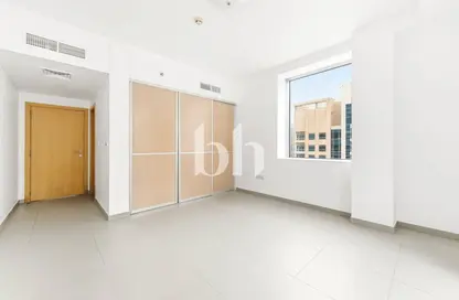 Apartment - 2 Bedrooms - 2 Bathrooms for rent in Ariyana Tower - Dubai Marina - Dubai
