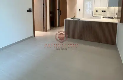 شقة - غرفة نوم - 2 حمامات للبيع في بن غاطي أزور - منطقة 16 - قرية جميرا الدائرية - دبي