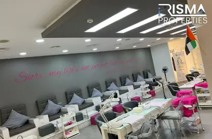 Retail - Studio - 2 Bathrooms for rent in Jumeira Beach Road - Jumeirah - Dubai