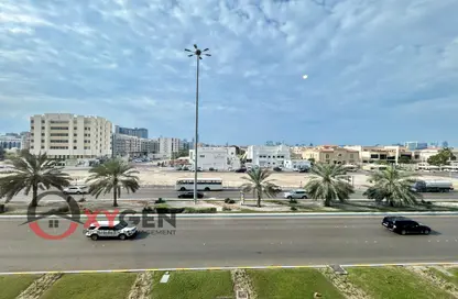 شقة - 3 غرف نوم - 5 حمامات للايجار في معسكر آل نهيان - أبوظبي