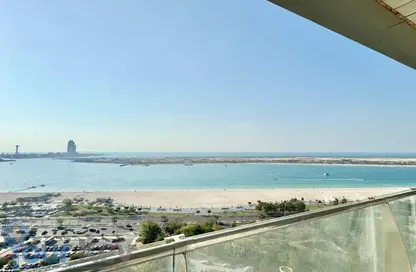 Apartment - 3 Bedrooms - 4 Bathrooms for rent in Baynuna Tower 2 - Corniche Road - Abu Dhabi