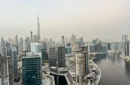 شقة - 2 غرف نوم - 3 حمامات للايجار في برج تشرشل السكني - أبراج تشرشل - الخليج التجاري - دبي