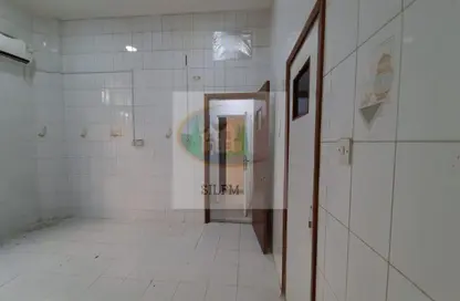Bathroom image for: Villa - 1 Bathroom for rent in Al Khalidiya - Abu Dhabi, Image 1