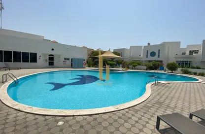 Villa - 4 Bedrooms - 4 Bathrooms for rent in Jumeirah 1 Villas - Jumeirah 1 - Jumeirah - Dubai