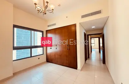 Apartment - 2 Bedrooms - 3 Bathrooms for rent in Yasmeen Building - Al Jaddaf - Dubai