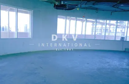 Full Floor - Studio - 1 Bathroom for rent in Capital Golden Tower - Business Bay - Dubai
