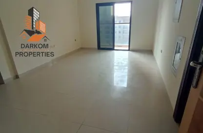 شقة - 2 غرف نوم - 3 حمامات للايجار في مساكن كورنيش عجمان - طريق كورنيش عجمان - عجمان