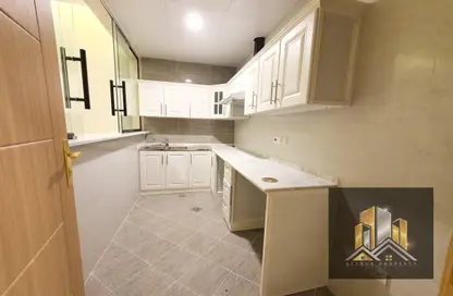 صورة لـ مطبخ شقة - غرفة نوم - 2 حمامات للايجار في مدينة خليفة أ - مدينة خليفة - أبوظبي ، صورة رقم 1