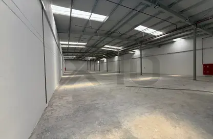 Warehouse - Studio - 2 Bathrooms for rent in Dubai Commercity - Umm Ramool - Dubai