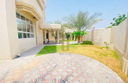 Villa - 4 Bedrooms - 4 Bathrooms for rent in Jumeirah 1 Villas - Jumeirah 1 - Jumeirah - Dubai