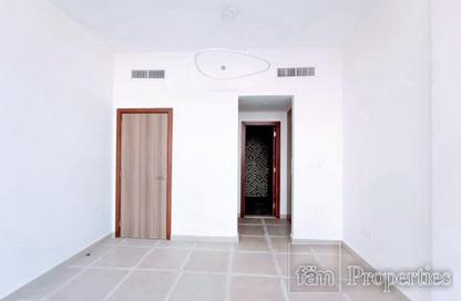شقة - غرفة نوم - 2 حمامات للبيع في عزيزي ستار - الفرجان - دبي