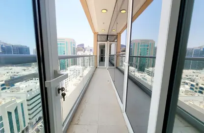 شقة - 3 غرف نوم - 4 حمامات للايجار في يونايتد سكوير - الخالدية - أبوظبي