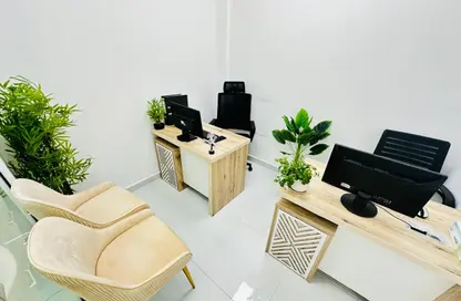 Office Space - Studio - 1 Bathroom for rent in Red Avenue - Al Garhoud - Dubai