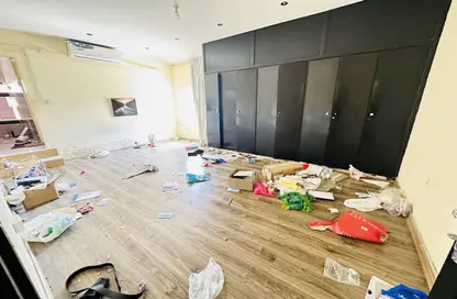 Empty Room image for: Villa - 1 Bathroom for rent in Al Maharba - Al Karamah - Abu Dhabi, Image 1