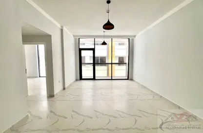 شقة - غرفة نوم - 2 حمامات للايجار في مجمع مويلح - تجارية مويلح - الشارقة