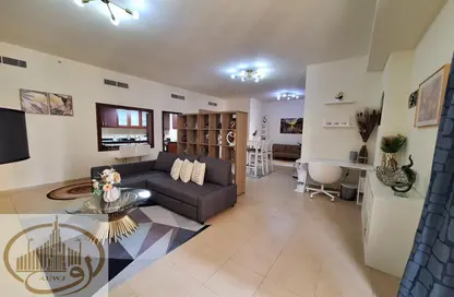 شقة - غرفة نوم - 2 حمامات للايجار في بحر  2 - بحر - مساكن شاطئ الجميرا - دبي