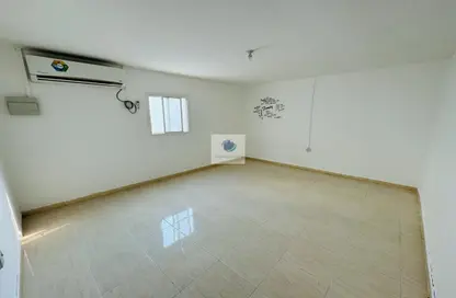 صورة لـ غرفة فارغة شقة - غرفة نوم - 1 حمام للايجار في فيلات مدينة خليفة آيه - مدينة خليفة أ - مدينة خليفة - أبوظبي ، صورة رقم 1