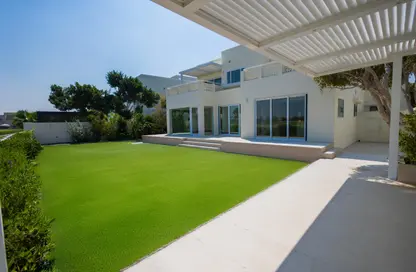 Villa - 4 Bedrooms - 5 Bathrooms for rent in Meadows 4 - Meadows - Dubai