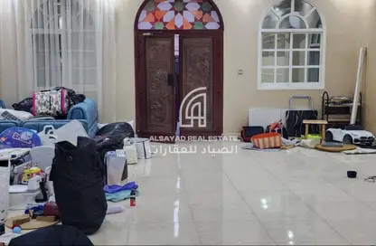 Full Floor - 4 Bedrooms - 4 Bathrooms for rent in Al Falaj - Al Riqqa - Sharjah