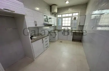 صورة لـ مطبخ شقة - 4 غرف نوم - 4 حمامات للايجار في مركز محمد بن زايد - مدينة محمد بن زايد - أبوظبي ، صورة رقم 1