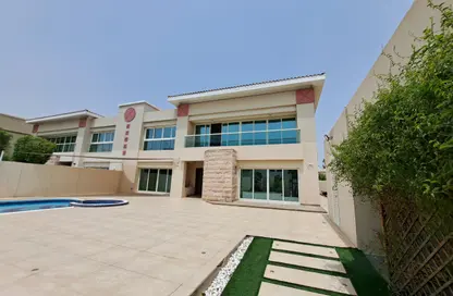 Villa - 5 Bedrooms - 6 Bathrooms for rent in Jumeirah 1 - Jumeirah - Dubai