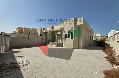 Villa - 3 Bedrooms - 5 Bathrooms for rent in Jumeirah 1 Villas - Jumeirah 1 - Jumeirah - Dubai