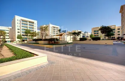 Outdoor Building image for: Apartment - 1 Bedroom - 2 Bathrooms for rent in Al Thayyal 4 - Al Thayyal - Greens - Dubai, Image 1