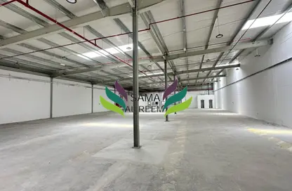 Warehouse - Studio - 2 Bathrooms for rent in RAS - Umm Ramool - Dubai
