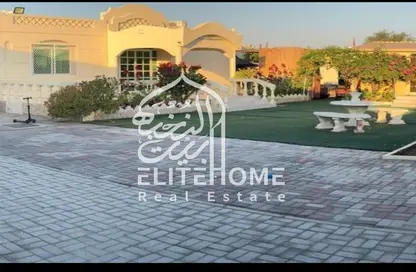 فيلا - 3 غرف نوم - 4 حمامات للبيع في الضاحية 19 - النوف - الشارقة