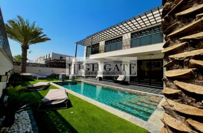 Pool image for: Villa - 4 Bedrooms - 4 Bathrooms for sale in Jumeirah Park Homes - Jumeirah Park - Dubai, Image 1