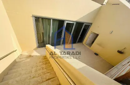 Stairs image for: Apartment - 1 Bedroom - 2 Bathrooms for rent in Al Zeina - Al Raha Beach - Abu Dhabi, Image 1
