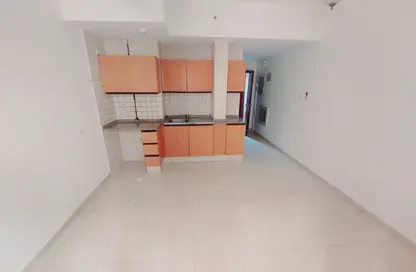 Apartment - Studio - 1 Bathroom for rent in Al Qulaya'ah - Al Sharq - Sharjah