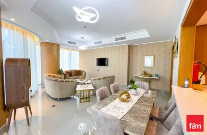 صورة لـ غرفة المعيشة / غرفة الطعام شقة - 2 غرف نوم - 3 حمامات للبيع في أوبرا جراند - برج خليفة - دبي وسط المدينة - دبي ، صورة رقم 1