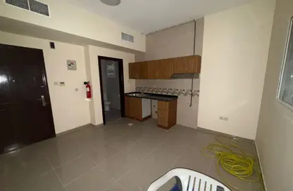 Apartment - Studio - 1 Bathroom for rent in Al Zuaina Building - Al Musalla - Al Gharb - Sharjah Apartment - Studio - 1 Bathroom for rent in Al Zuaina Building - Al Musalla - Al Gharb - Sharjah