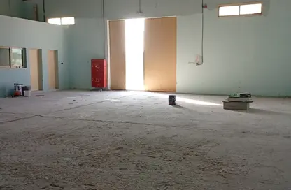 مستودع - استوديو - 1 حمام للايجار في أم درع - أم القيوين