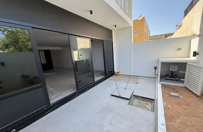 Villa - 4 Bedrooms - 4 Bathrooms for rent in Jumeirah 1 Villas - Jumeirah 1 - Jumeirah - Dubai