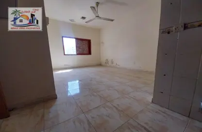 شقة - 1 حمام للايجار في المجرة - الشرق - الشارقة